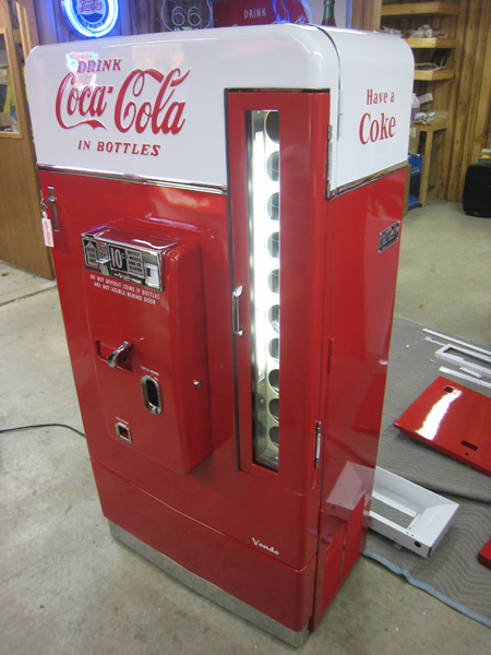 Vendo 570-10 Soda Vending Machine W/Coin & Bill Accept Not Pretty But Runs Great 